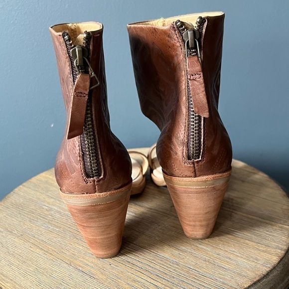 Koolaburra Peonie Heeled Sandals - Picture 4 of 10